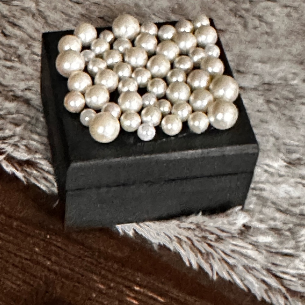Hand crafted Pearl Cluster black wood trinket box - Picture 9 of 12